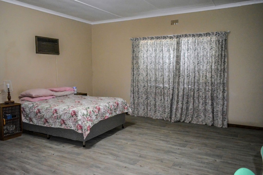 5 Bedroom Property for Sale in Klawer Western Cape